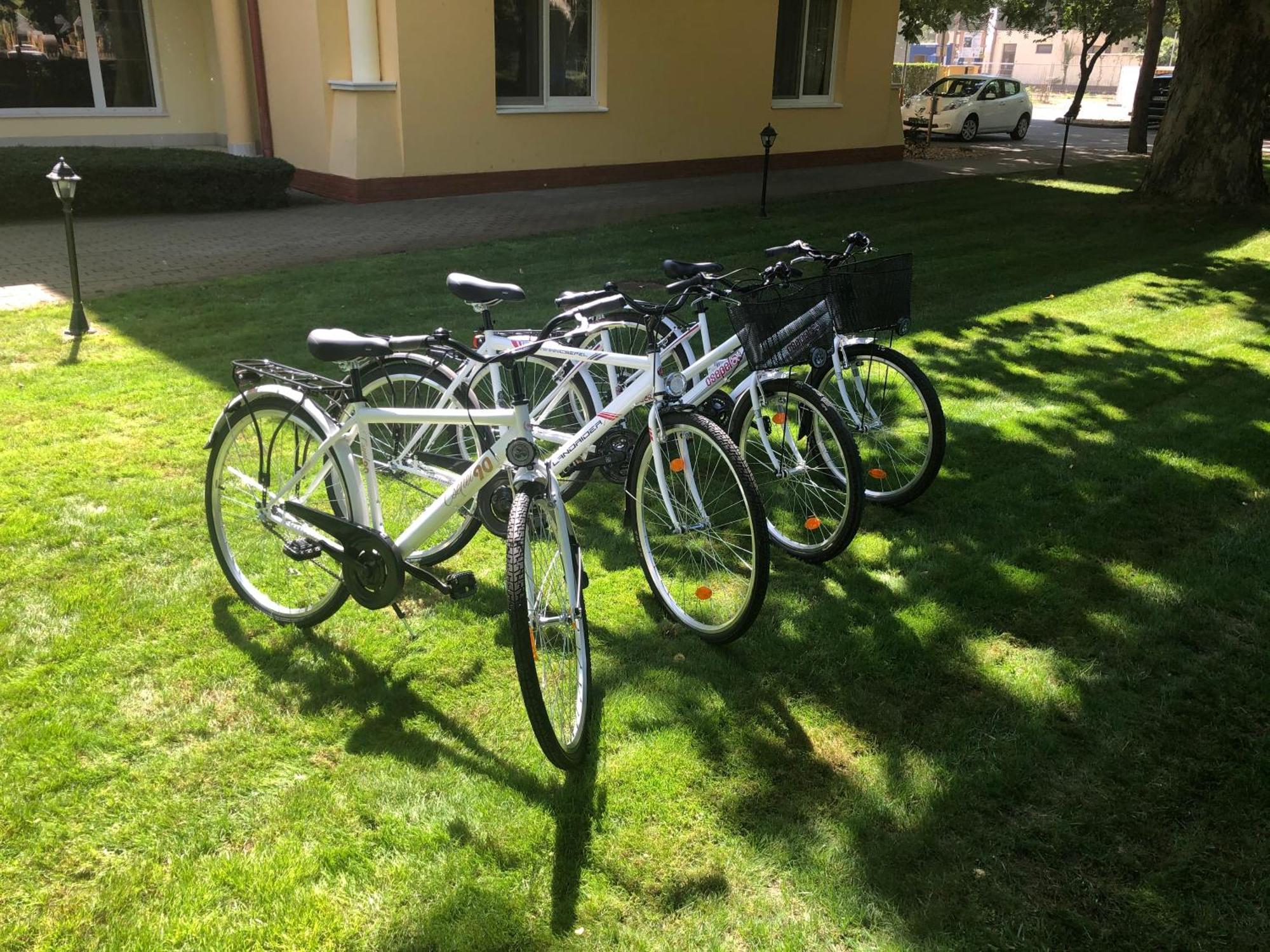 Garden Hotel Wellness és Konferencia Szolnok Exterior foto
