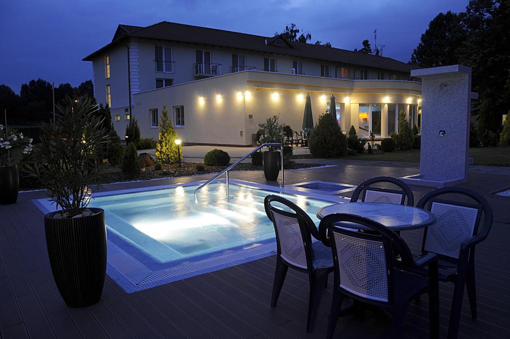 Garden Hotel Wellness és Konferencia Szolnok Exterior foto