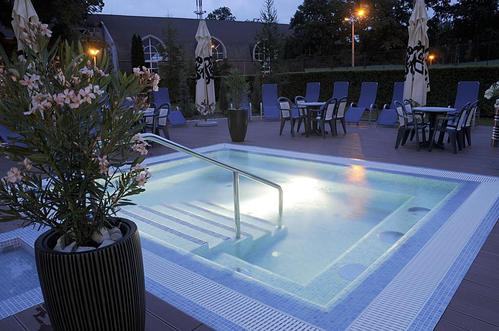 Garden Hotel Wellness és Konferencia Szolnok Exterior foto