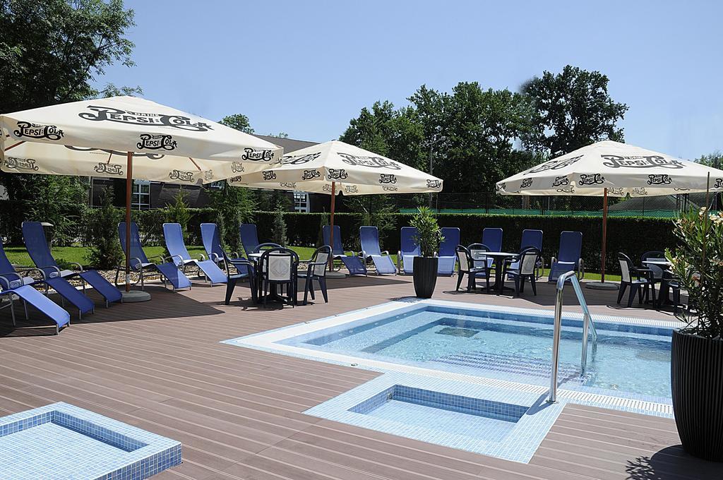 Garden Hotel Wellness és Konferencia Szolnok Exterior foto